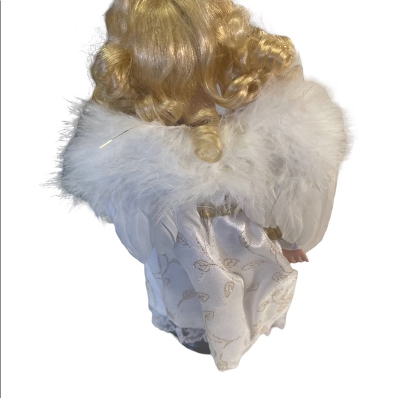 Connoiseur Collection Doll Seymour Mann. - Picture 8 of 8